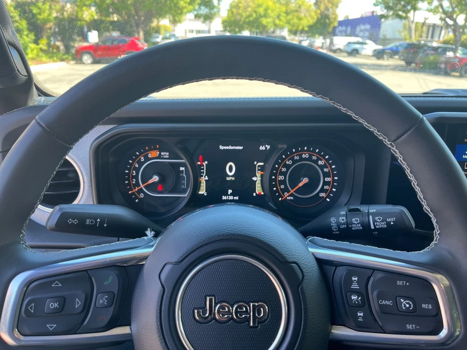 2025 Jeep JL Wrangler - Image 29 of 31