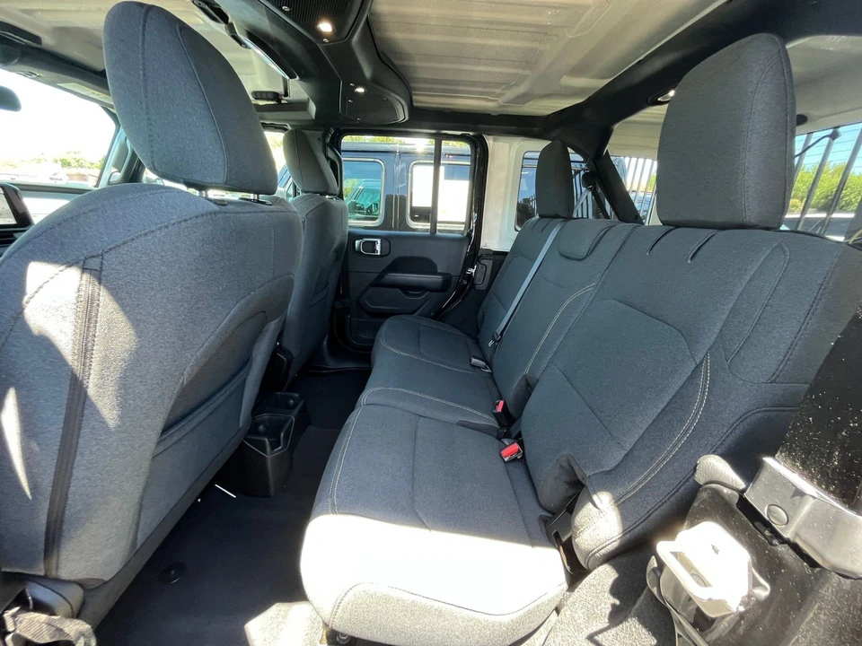 2025 Jeep JL Wrangler - Image 27 of 31