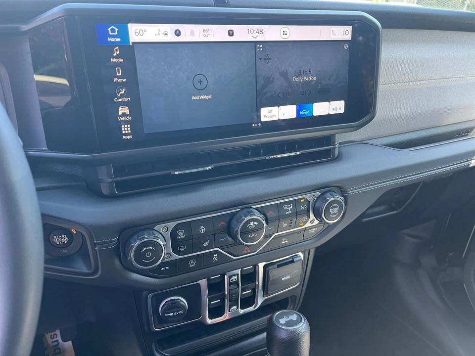 2025 Jeep JL Wrangler - Image 18 of 31