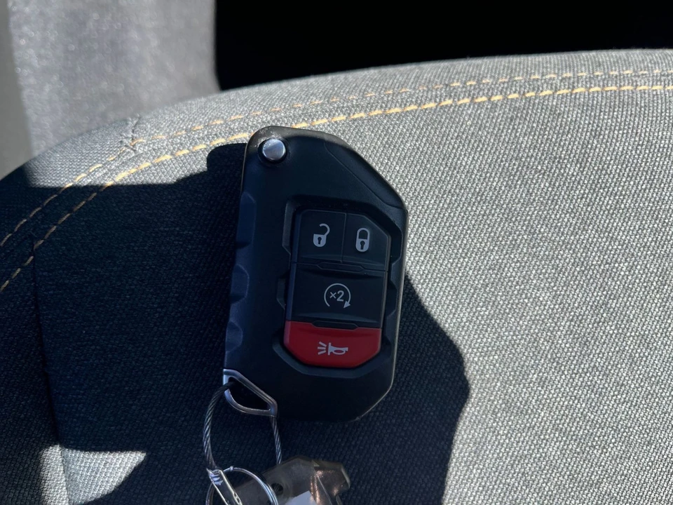 2025 Jeep JL Wrangler - Image 26 of 31