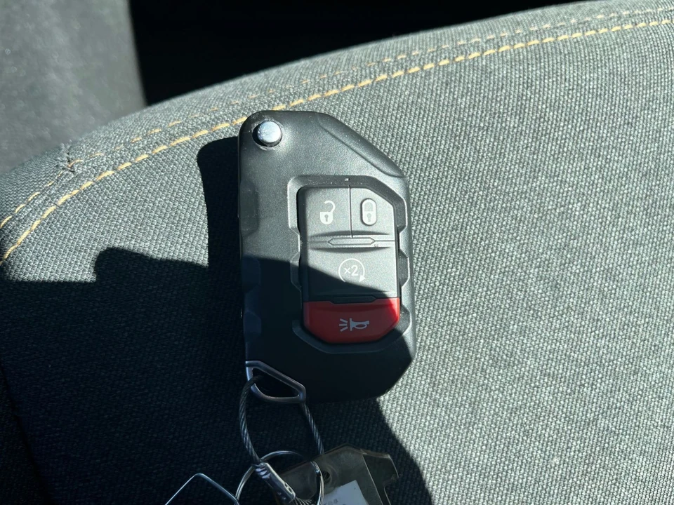 2025 Jeep JL Wrangler - Image 22 of 31