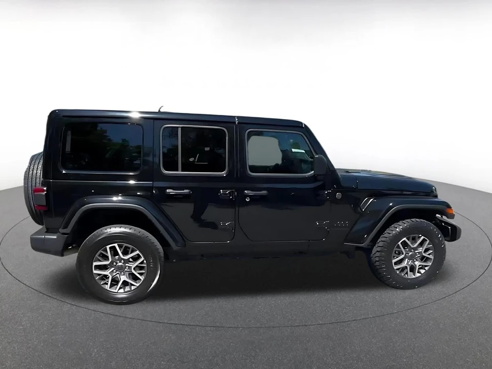 2025 Jeep JL Wrangler - Image 17 of 31