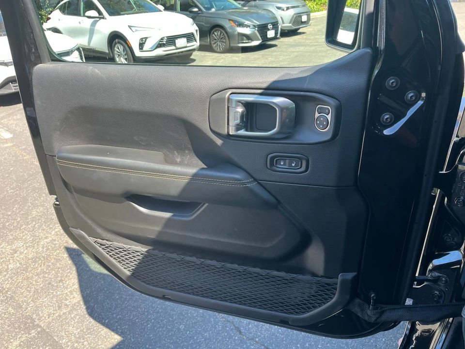 2025 Jeep JL Wrangler - Image 20 of 31