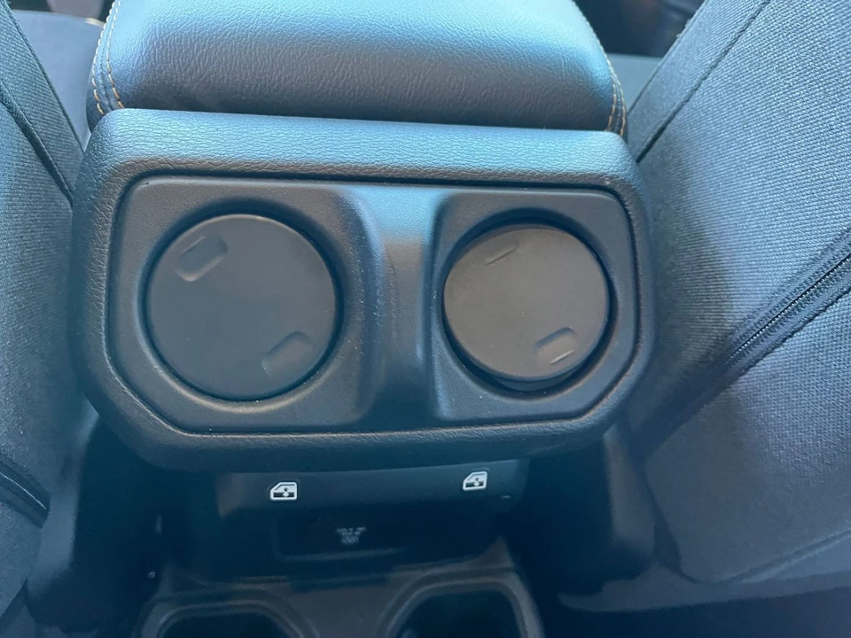 2025 Jeep JL Wrangler - Image 23 of 31