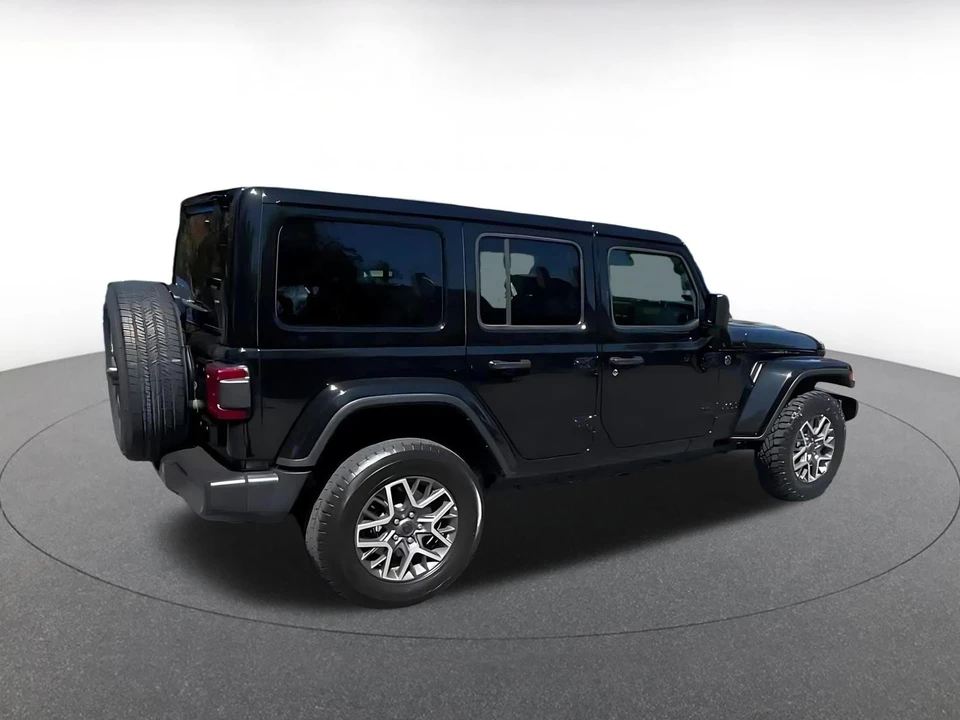 2025 Jeep JL Wrangler - Image 15 of 31