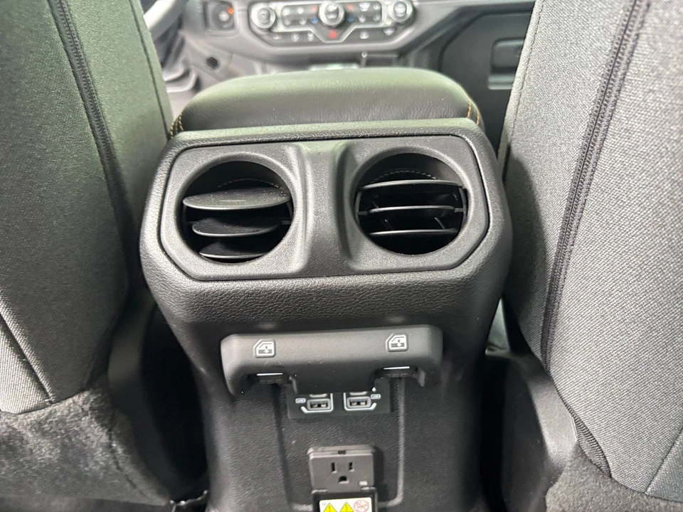 2025 Jeep JL Wrangler - Image 21 of 31