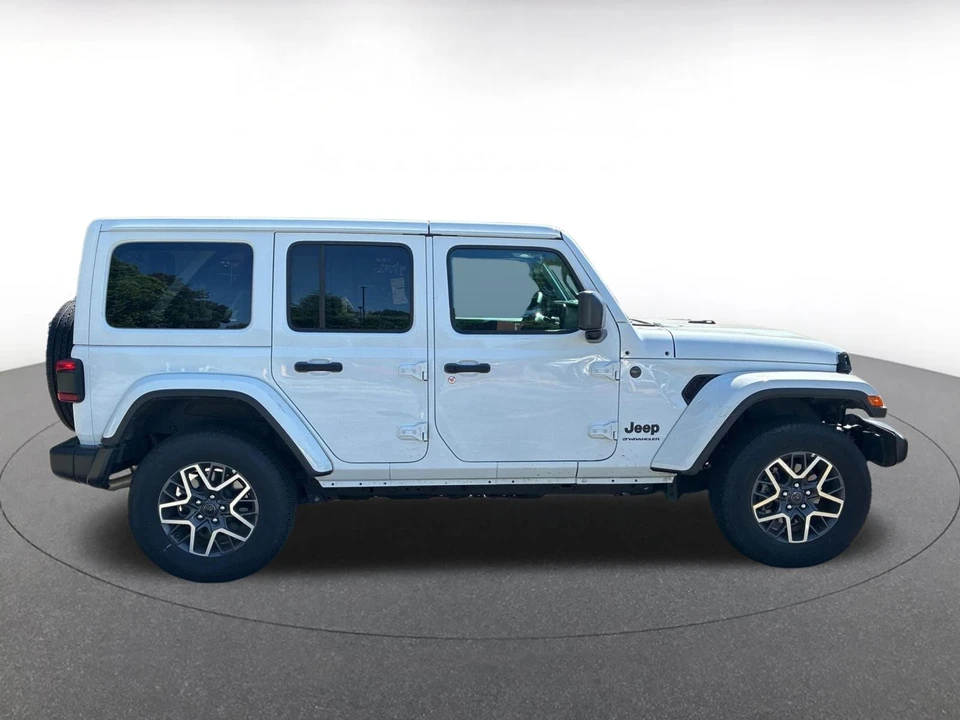 2025 Jeep JL Wrangler - Image 16 of 20
