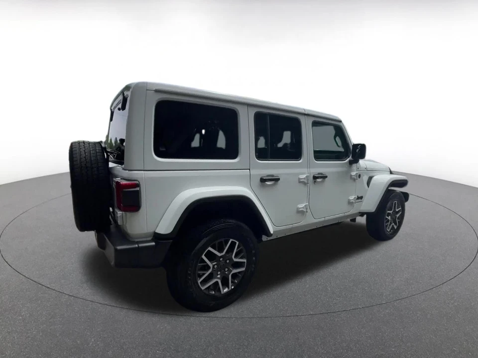 2025 Jeep JL Wrangler - Image 13 of 31