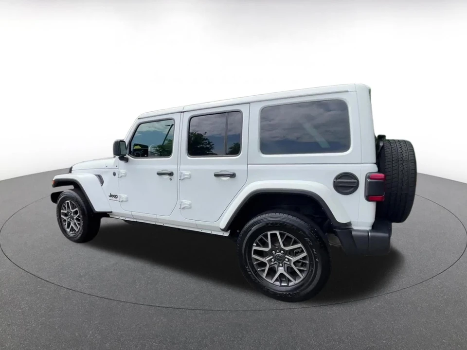 2025 Jeep JL Wrangler - Image 9 of 31