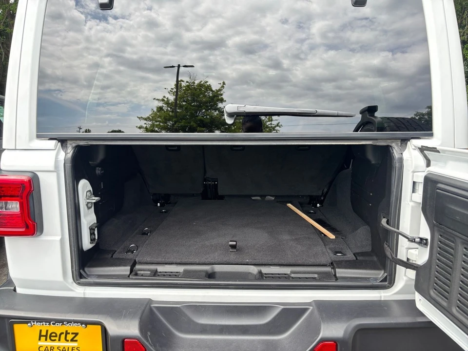 2025 Jeep JL Wrangler - Image 29 of 31