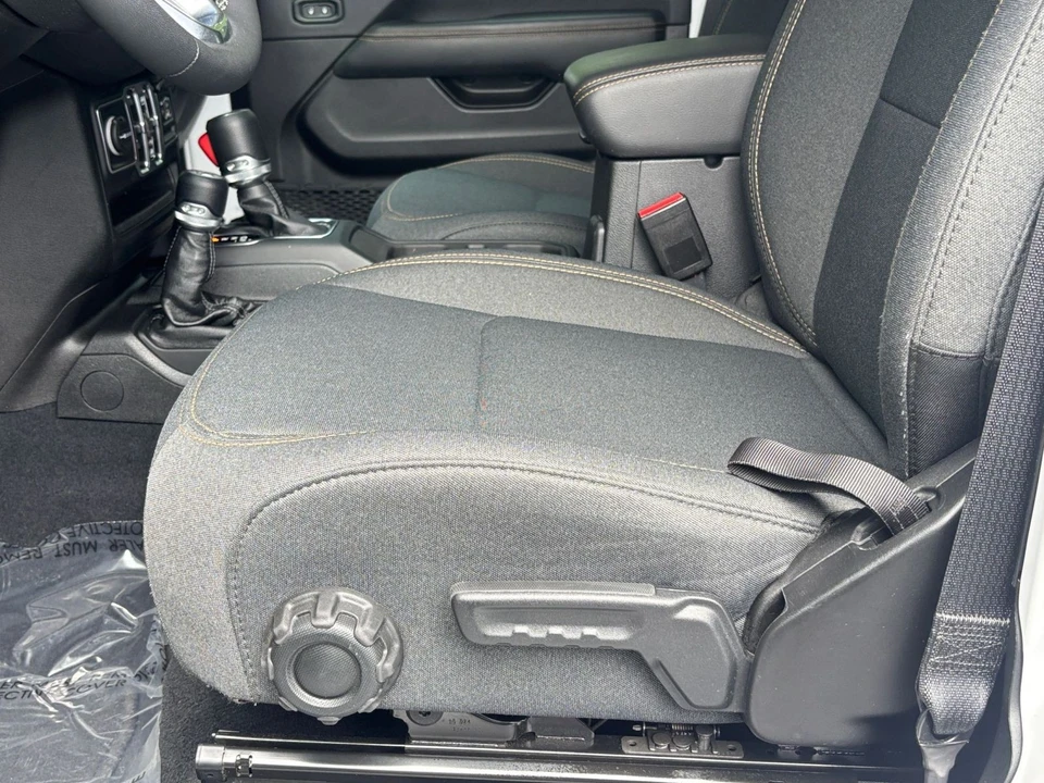 2025 Jeep JL Wrangler - Image 20 of 31