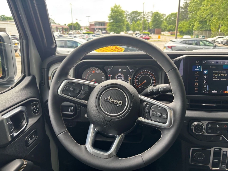 2025 Jeep JL Wrangler - Image 26 of 31