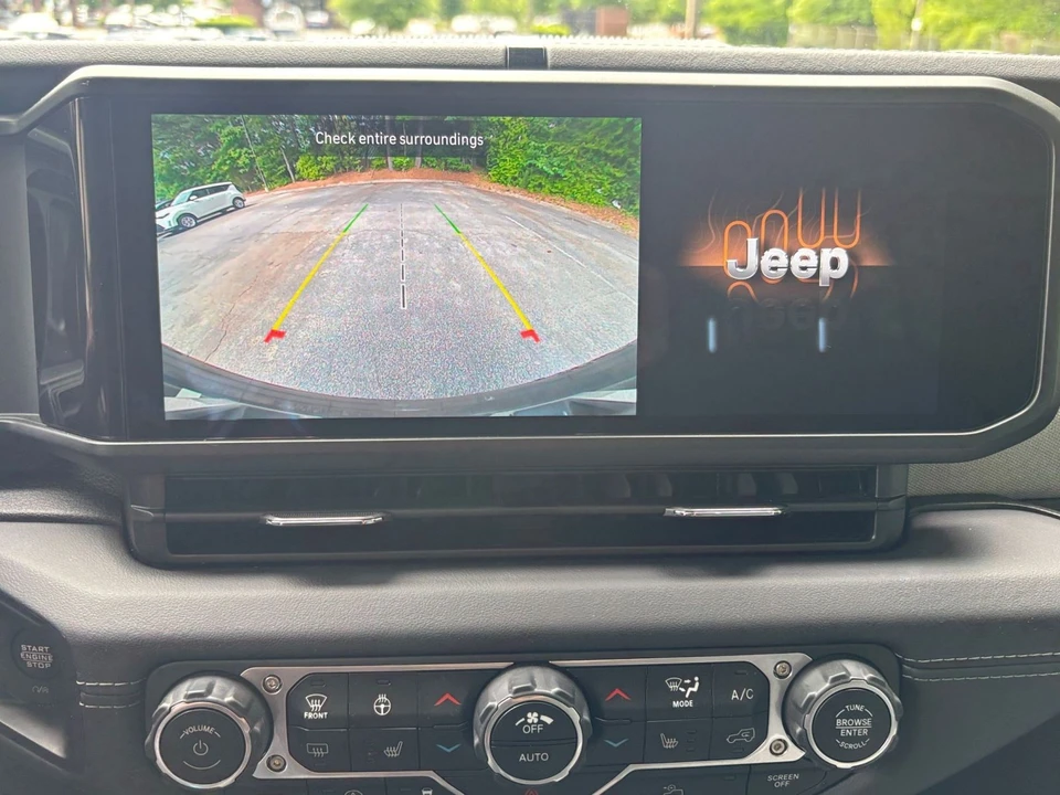2025 Jeep JL Wrangler - Image 22 of 31