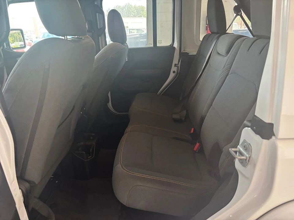2025 Jeep JL Wrangler - Image 27 of 31