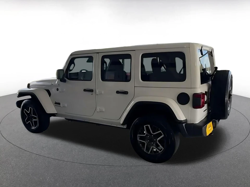2025 Jeep JL Wrangler - Image 17 of 31