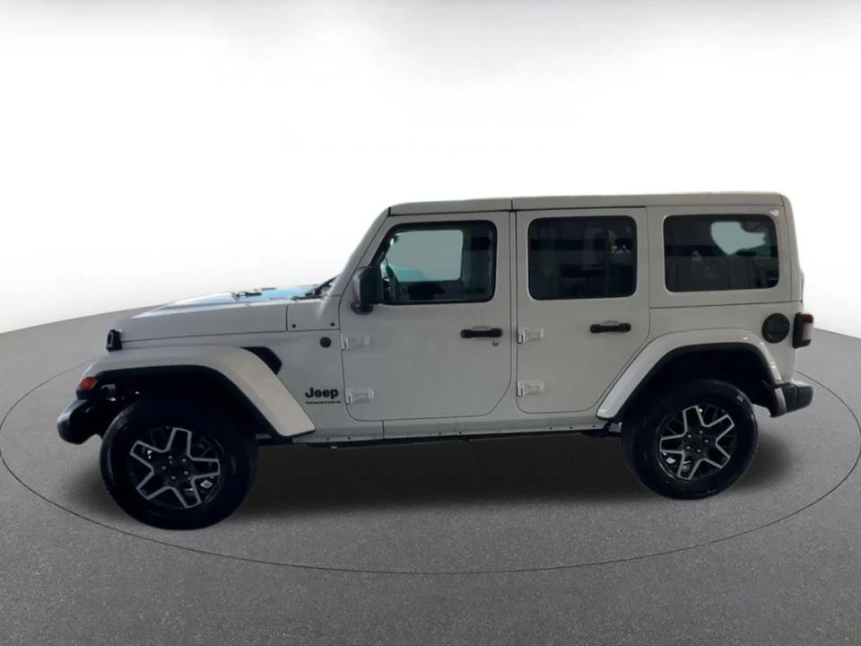 2025 Jeep JL Wrangler - Image 9 of 31