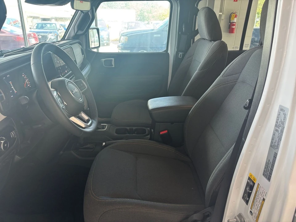 2025 Jeep JL Wrangler - Image 28 of 31