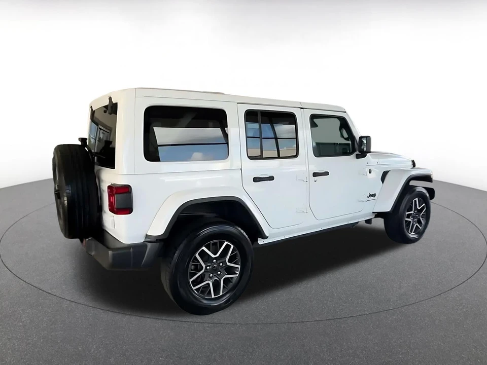 2025 Jeep JL Wrangler - Image 15 of 31