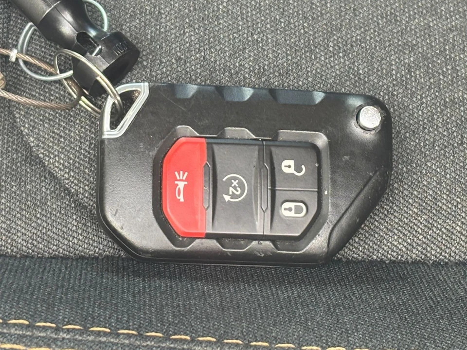 2025 Jeep JL Wrangler - Image 26 of 31
