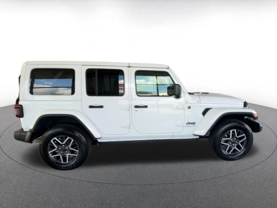 2025 Jeep JL Wrangler - Image 16 of 31