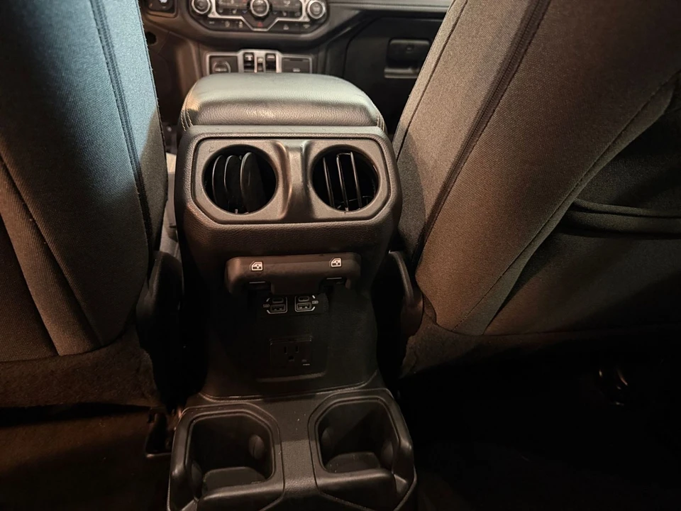 2025 Jeep JL Wrangler - Image 24 of 31