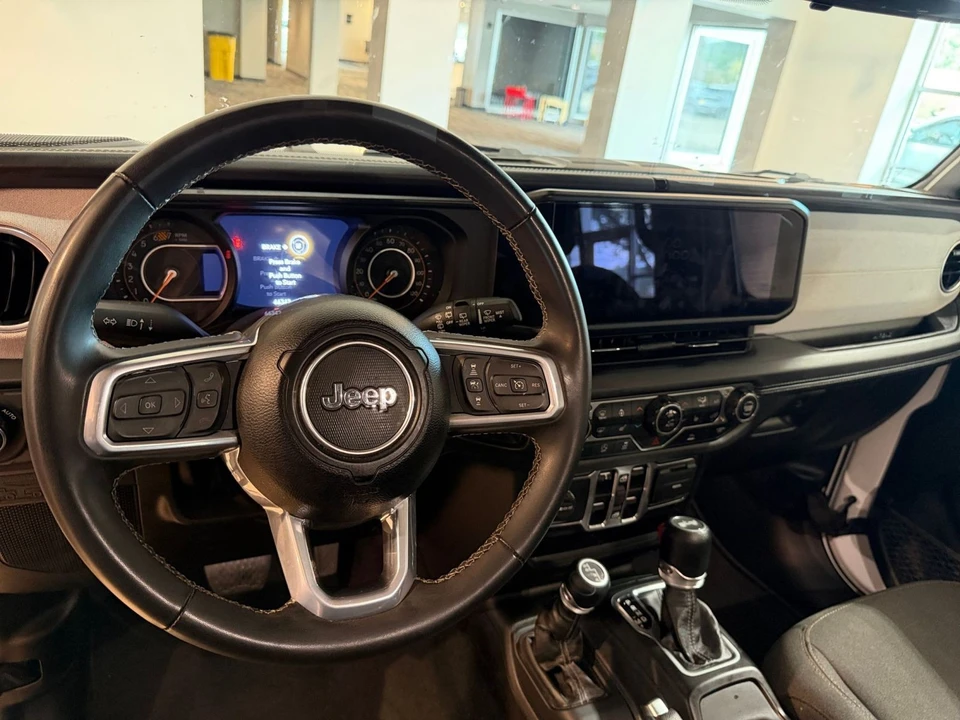 2025 Jeep JL Wrangler - Image 29 of 31