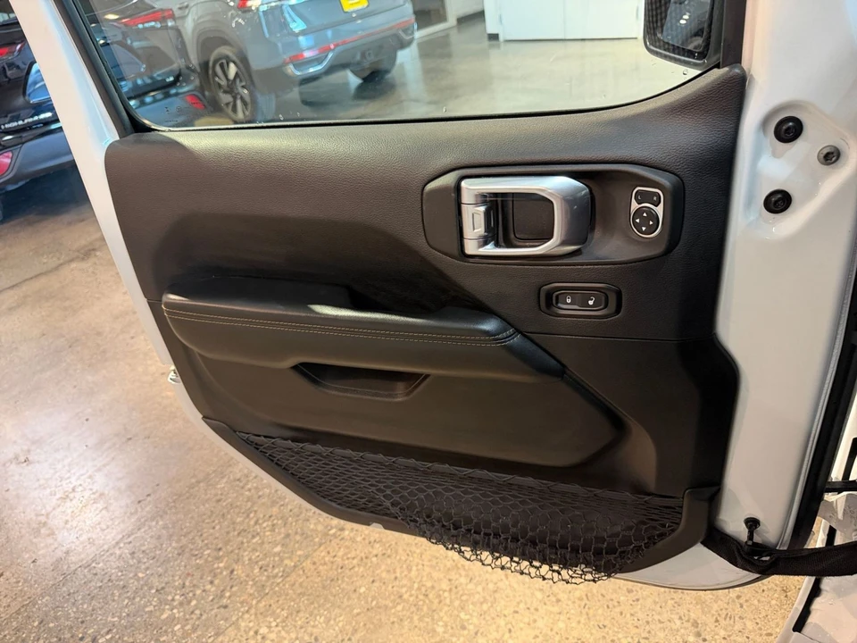 2025 Jeep JL Wrangler - Image 20 of 31
