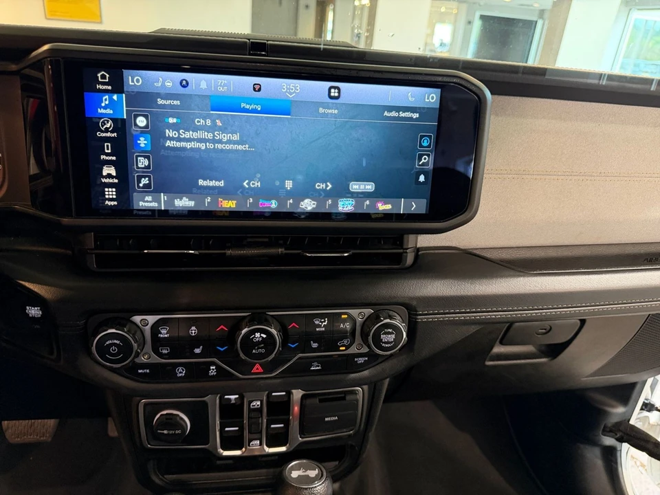 2025 Jeep JL Wrangler - Image 18 of 31