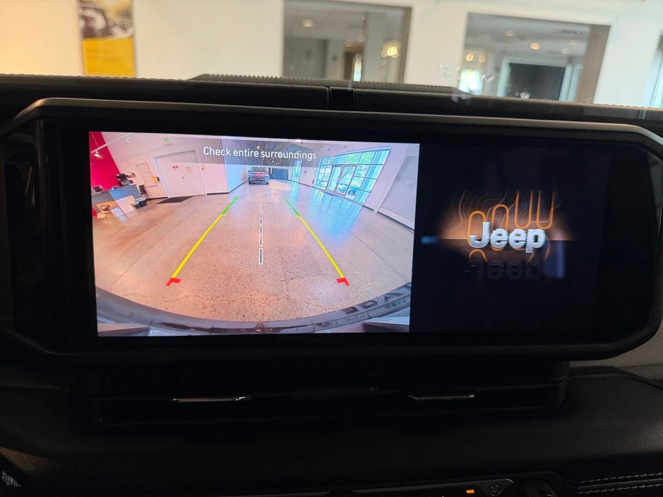 2025 Jeep JL Wrangler - Image 26 of 31