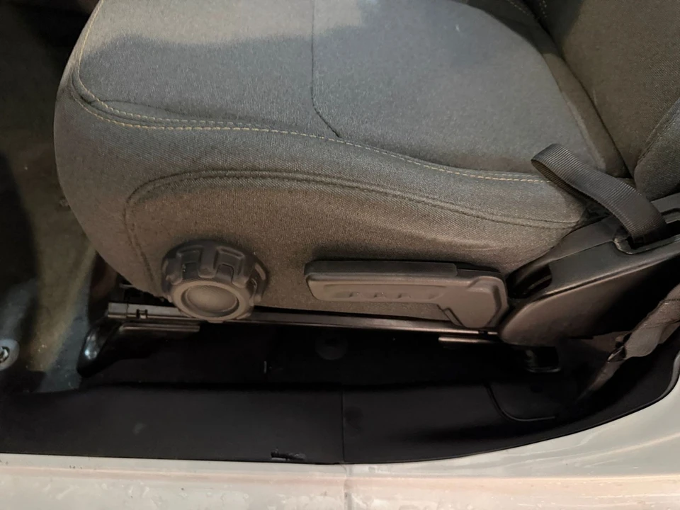 2025 Jeep JL Wrangler - Image 23 of 31
