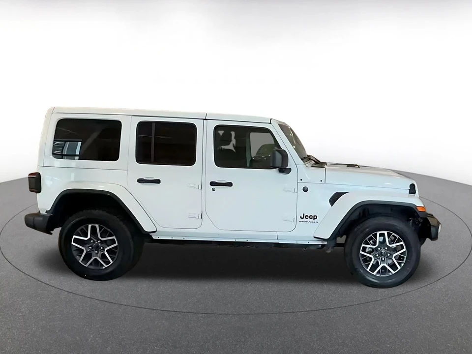 2025 Jeep JL Wrangler - Image 16 of 31
