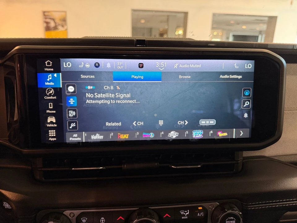 2025 Jeep JL Wrangler - Image 21 of 31