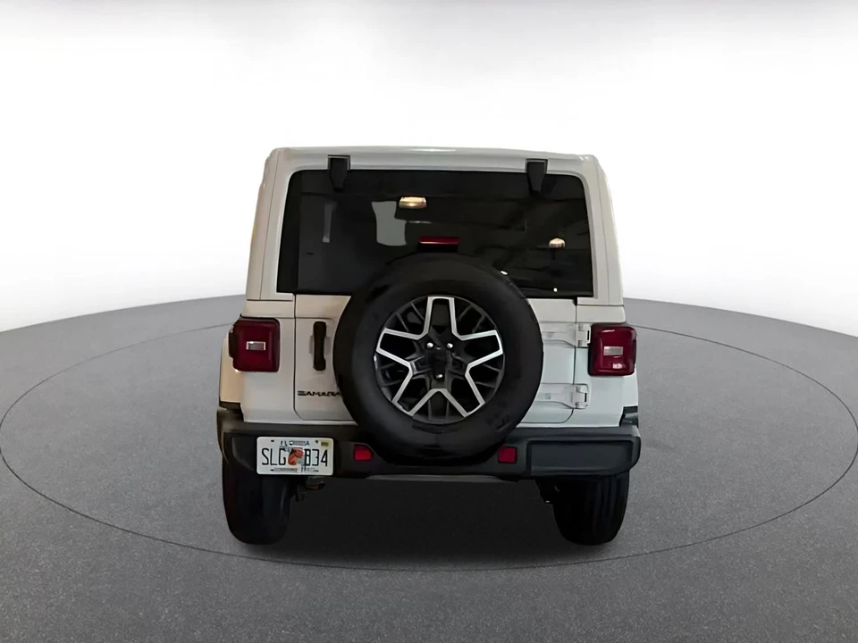 2025 Jeep JL Wrangler - Image 11 of 31