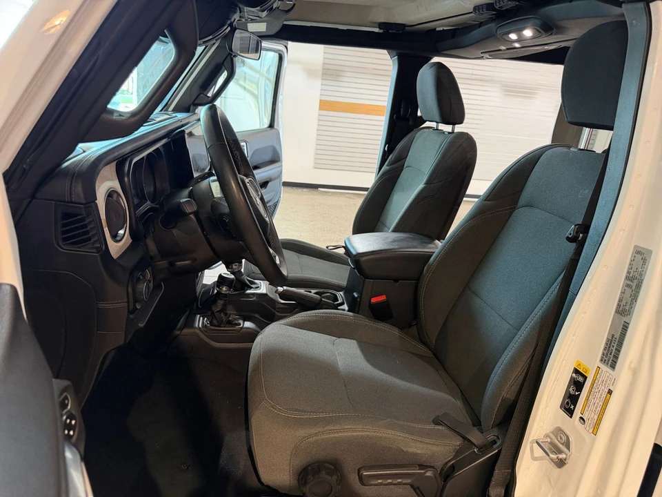 2025 Jeep JL Wrangler - Image 28 of 31