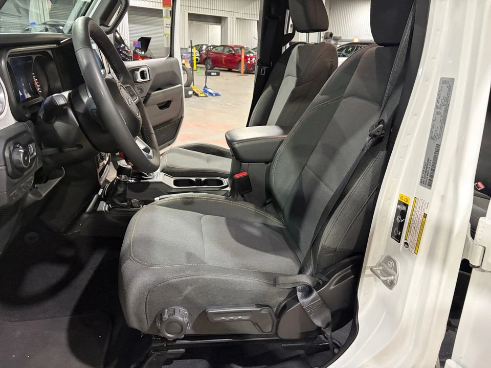 2025 Jeep JL Wrangler - Image 27 of 31