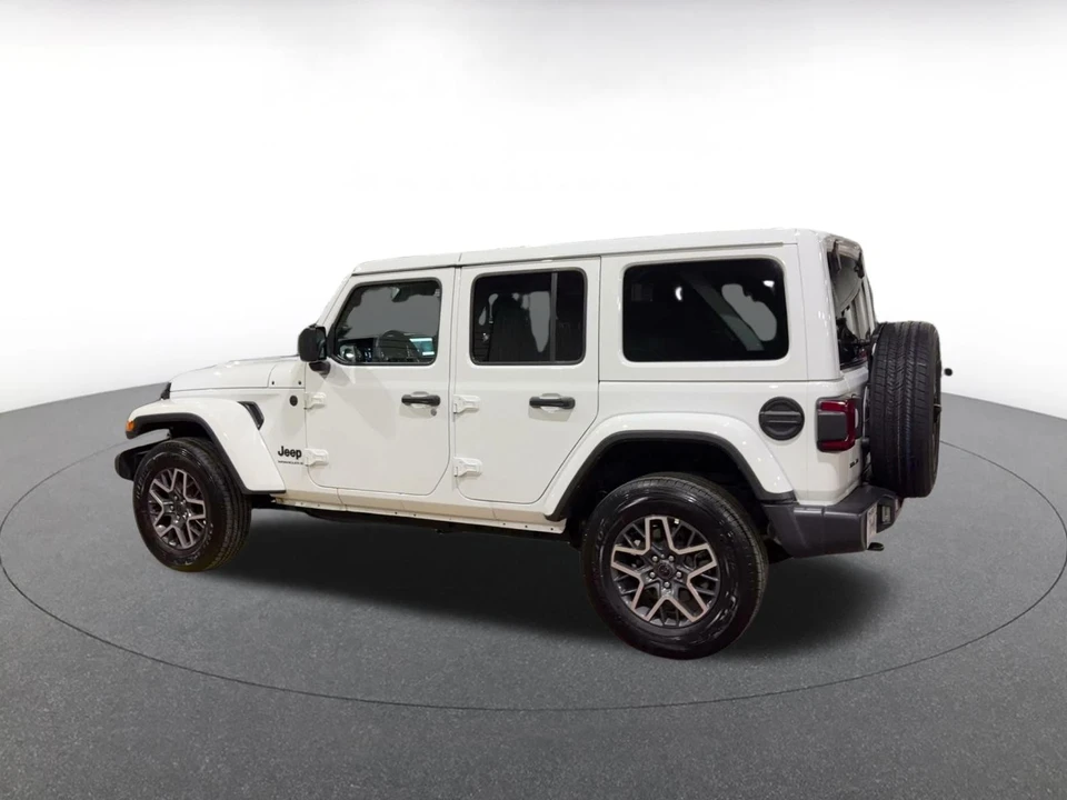 2025 Jeep JL Wrangler - Image 11 of 31