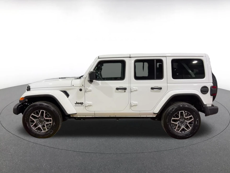 2025 Jeep JL Wrangler - Image 9 of 31