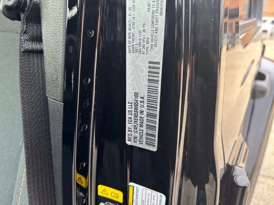 2025 Jeep JL Wrangler - Image 30 of 31