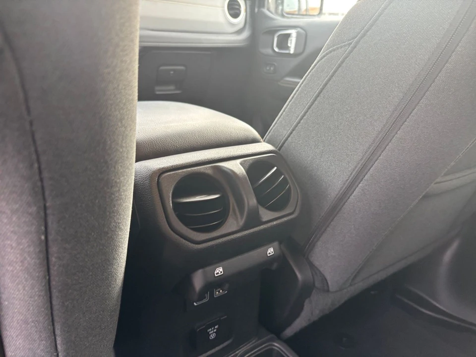 2025 Jeep JL Wrangler - Image 23 of 31