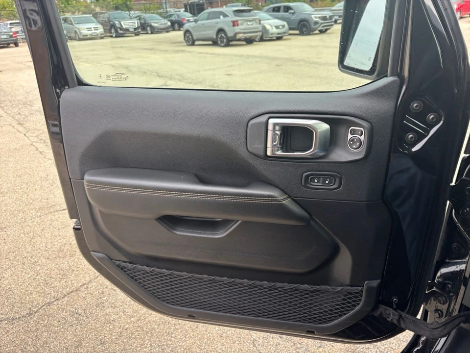 2025 Jeep JL Wrangler - Image 20 of 31
