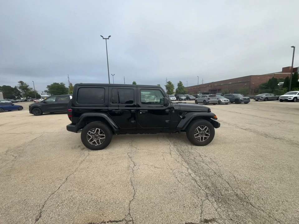2025 Jeep JL Wrangler - Image 16 of 31