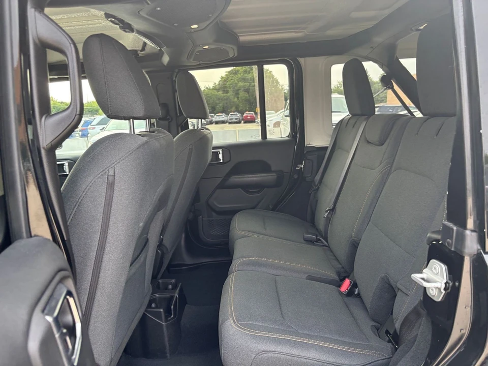 2025 Jeep JL Wrangler - Image 27 of 31