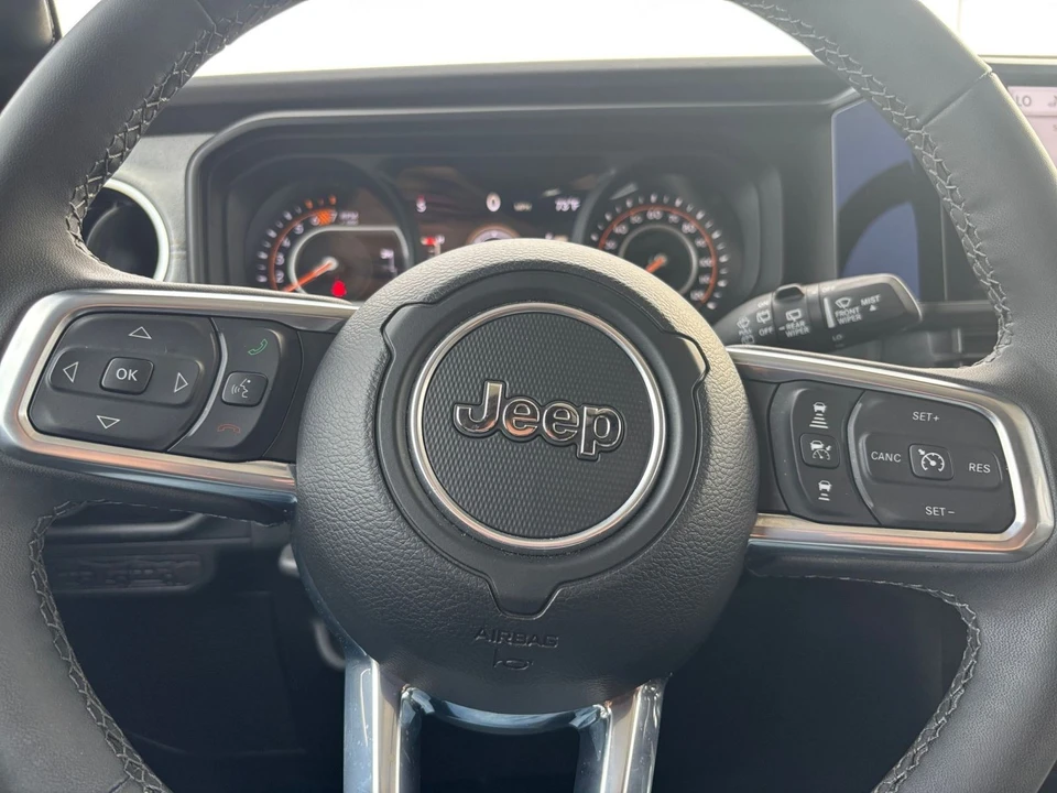 2025 Jeep JL Wrangler - Image 29 of 31