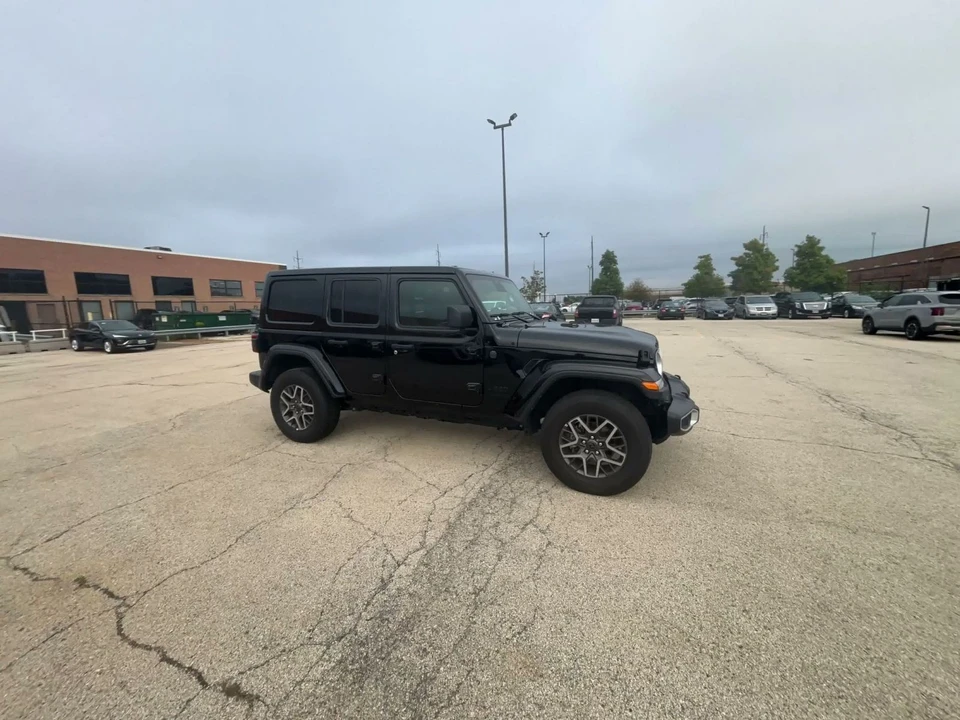2025 Jeep JL Wrangler - Image 17 of 31
