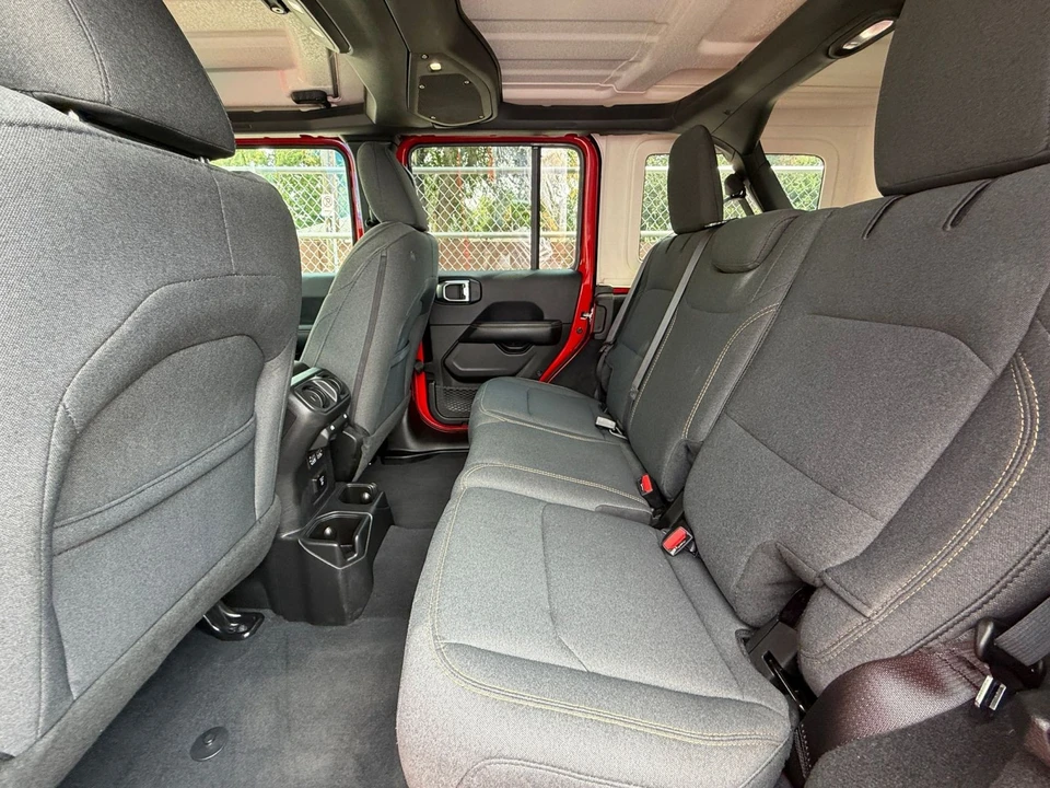 2025 Jeep JL Wrangler - Image 27 of 31