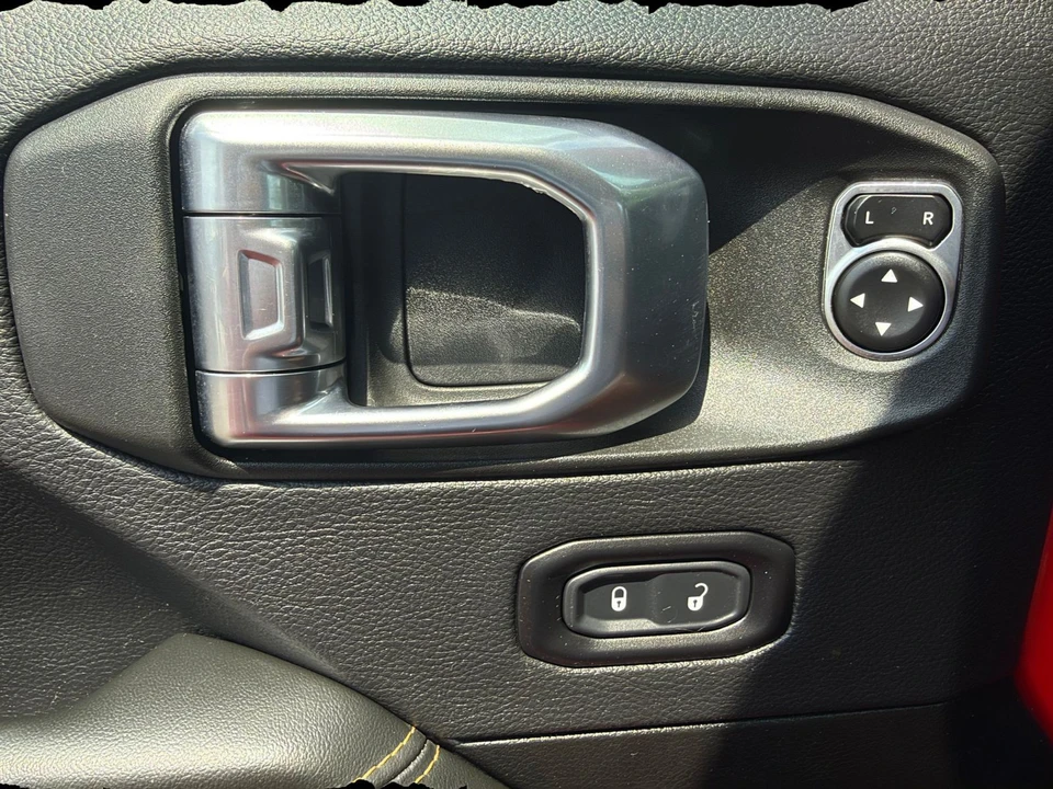 2025 Jeep JL Wrangler - Image 20 of 31