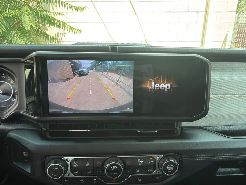 2025 Jeep JL Wrangler - Image 24 of 31