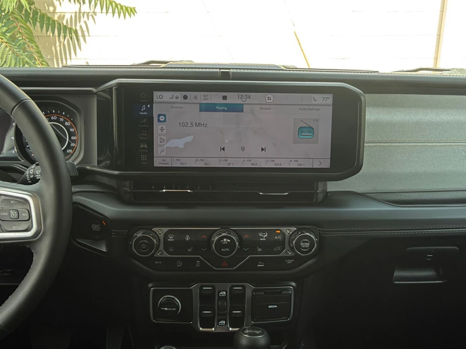2025 Jeep JL Wrangler - Image 21 of 31