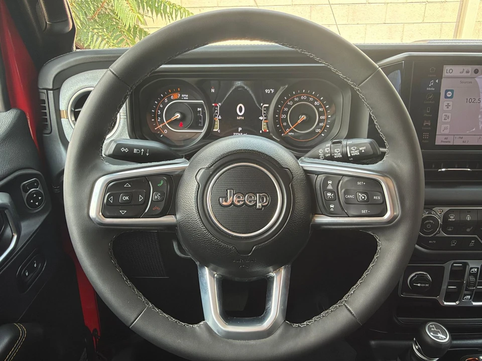 2025 Jeep JL Wrangler - Image 29 of 31
