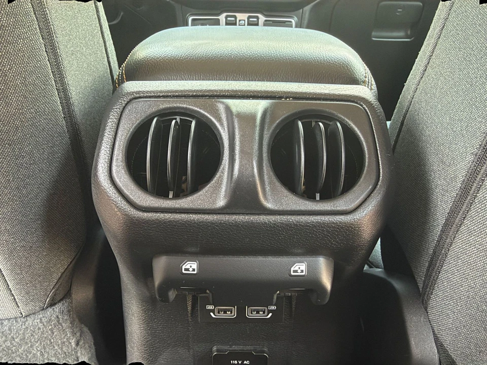 2025 Jeep JL Wrangler - Image 23 of 31